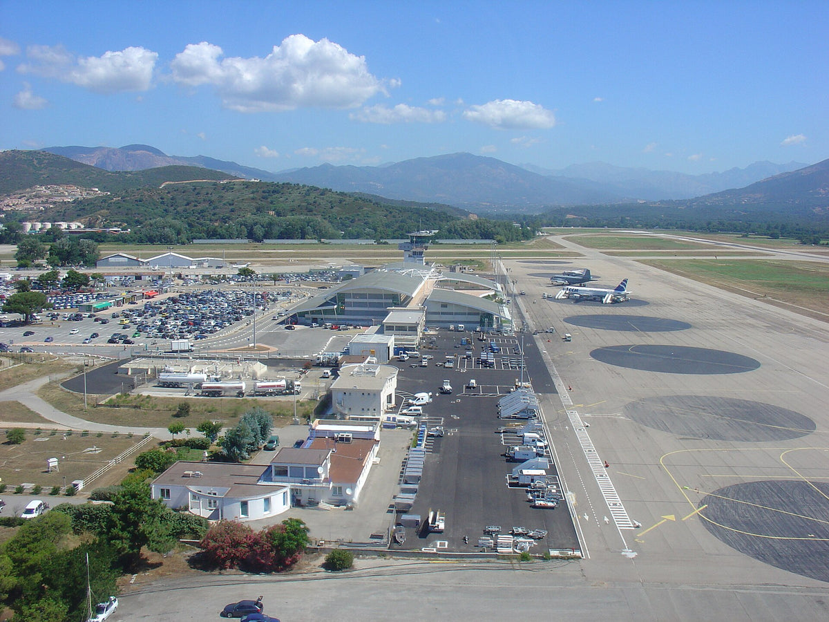Aéroport Ajaccio Napoléon Bonaparte — vue de l'aéroport