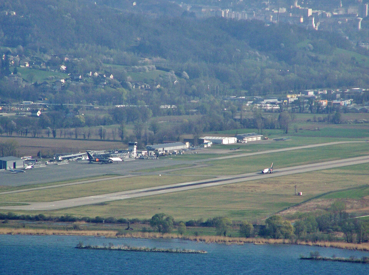 Aéroport Chambéry Savoie Mont Blanc — vue de l'aéroport