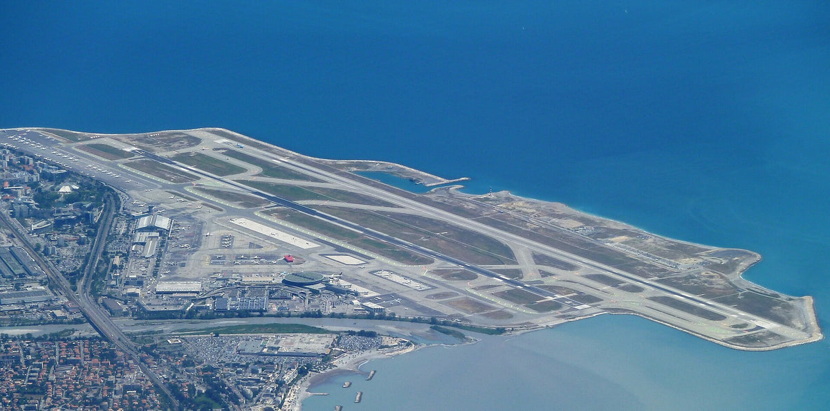 Aéroport Nice Côte d'Azur — vue de l'aéroport