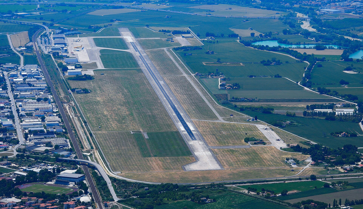 Marche Airport - Aeroporto delle Marche Raffaello Sanzio — vue de l'aéroport