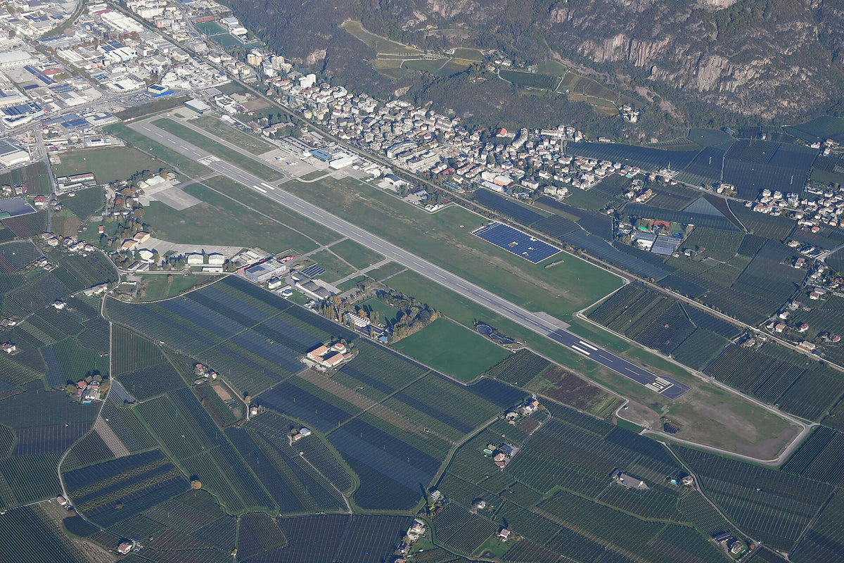 Bolzano Airport — vue de l'aéroport