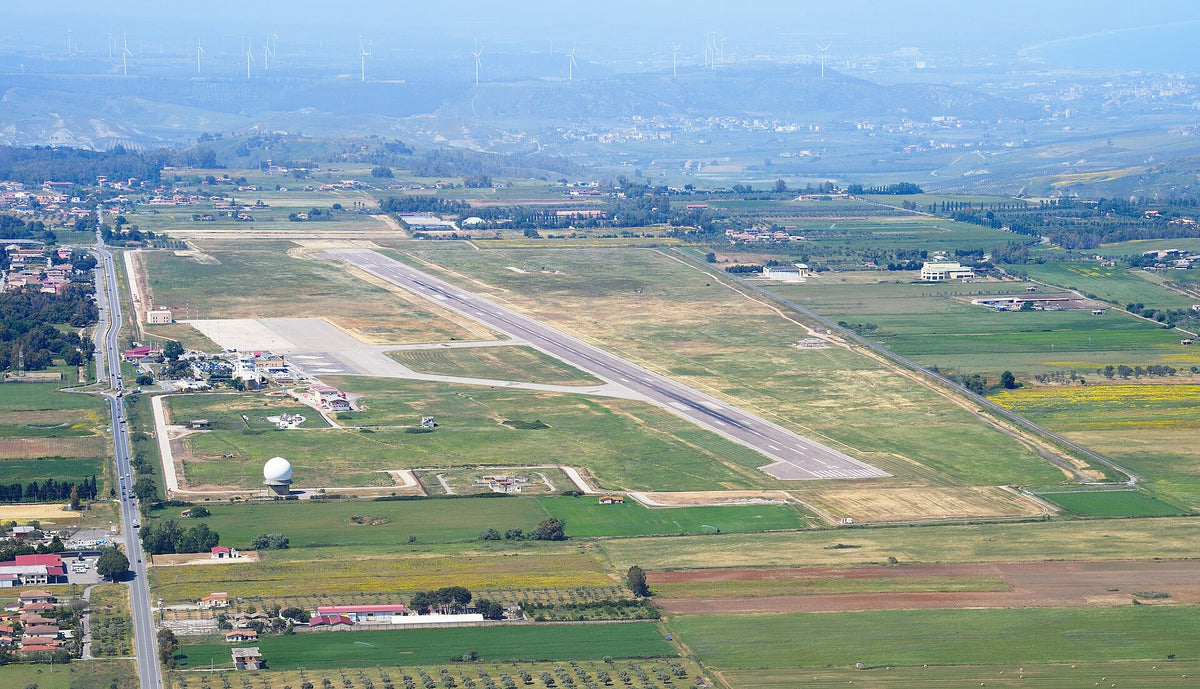 Aéroport de Crotone Sant'Anna Pythagoras — vue de l'aéroport