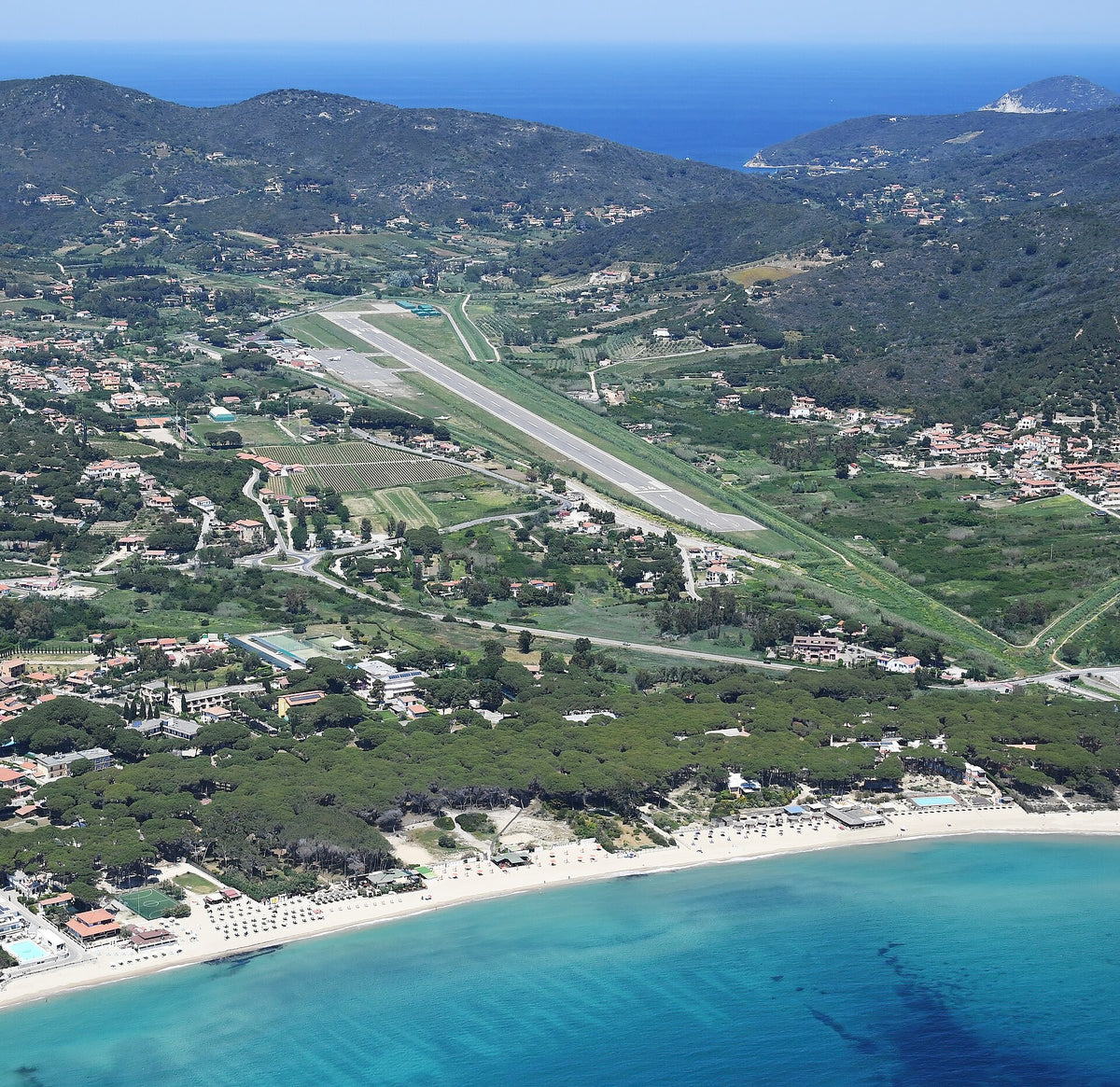 Aéroport de Marina di Campo — vue de l'aéroport