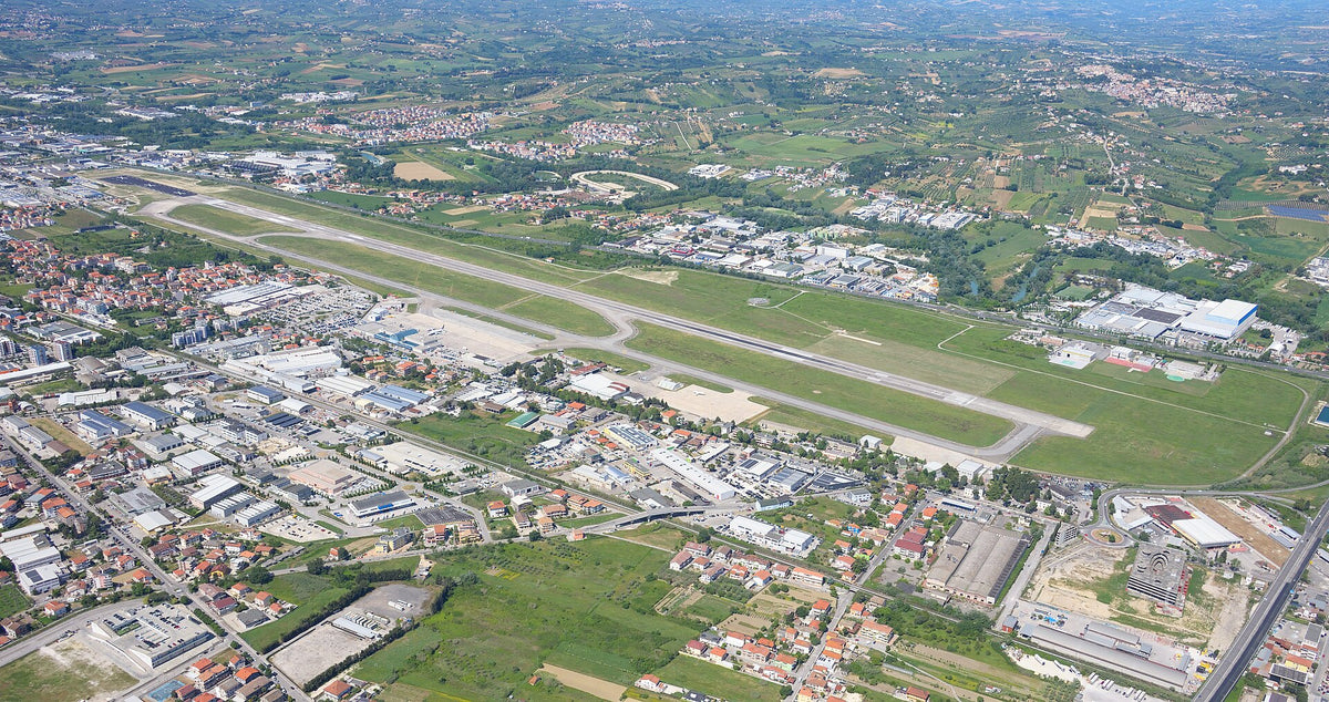 Abruzzo Airport — vue de l'aéroport