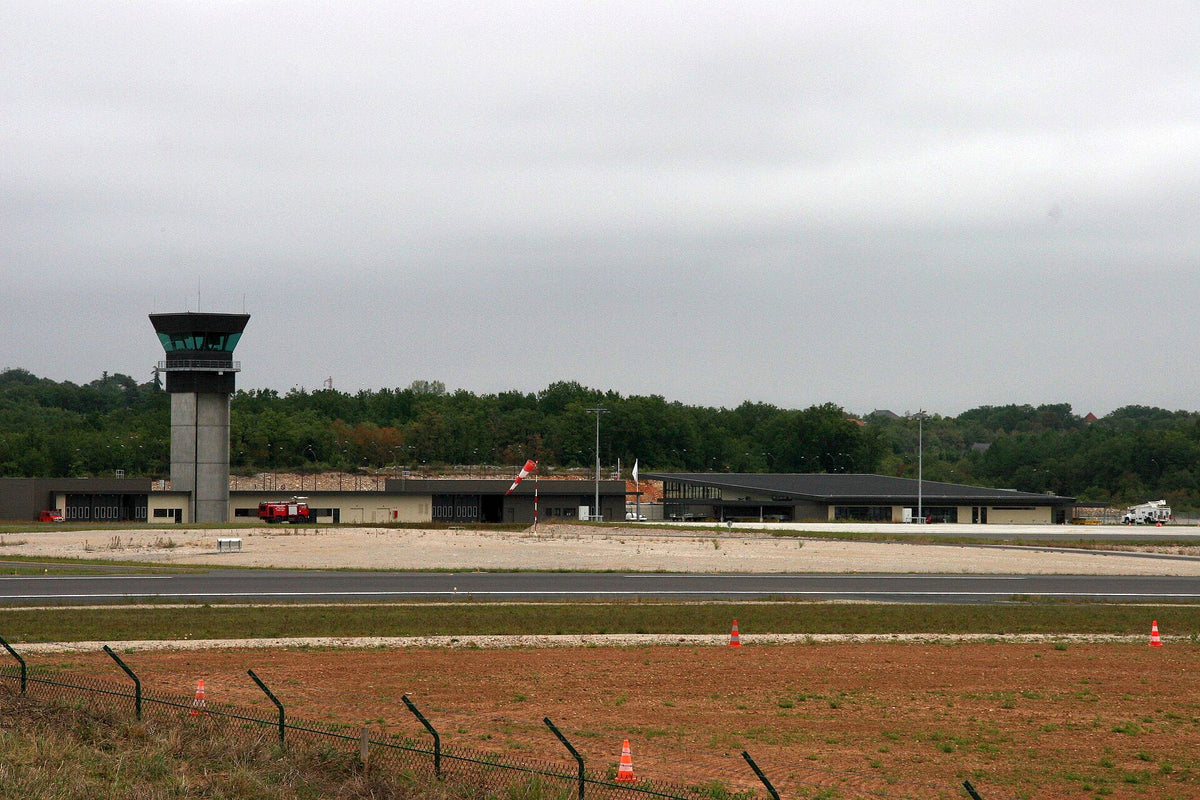 Aéroport Brive Vallée de la Dordogne — vue de l'aéroport