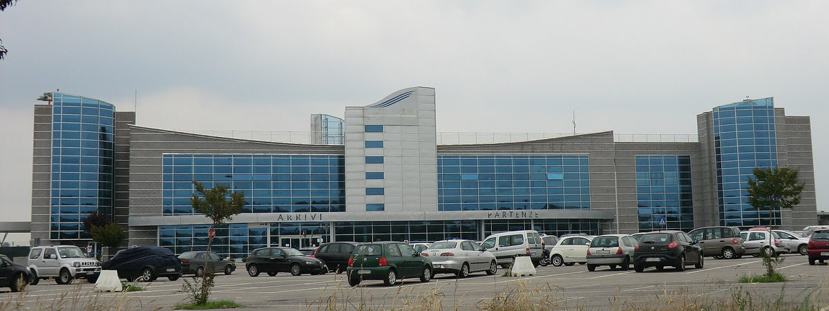 Cuneo International Airport — vue de l'aéroport