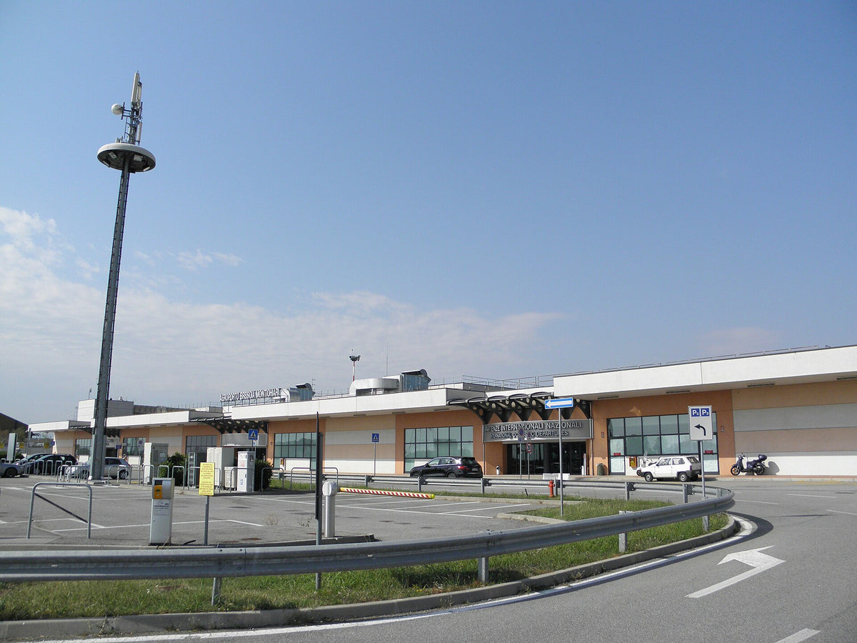 Brescia Gabriele d'Annunzio Airport — vue de l'aéroport