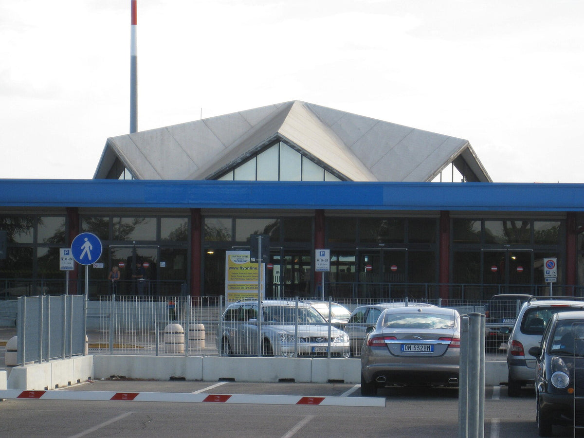 Forlì-Luigi Ridolfi International Airport — vue de l'aéroport