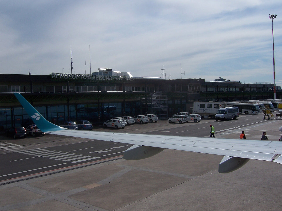 Verona Villafranca Valerio Catullo Airport — vue de l'aéroport