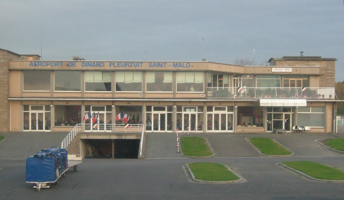 Aéroport Dinard Bretagne — vue de l'aéroport