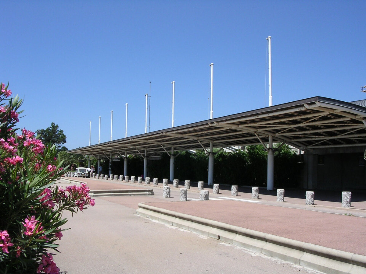 Aéroport Figari Sud-Corse — vue de l'aéroport