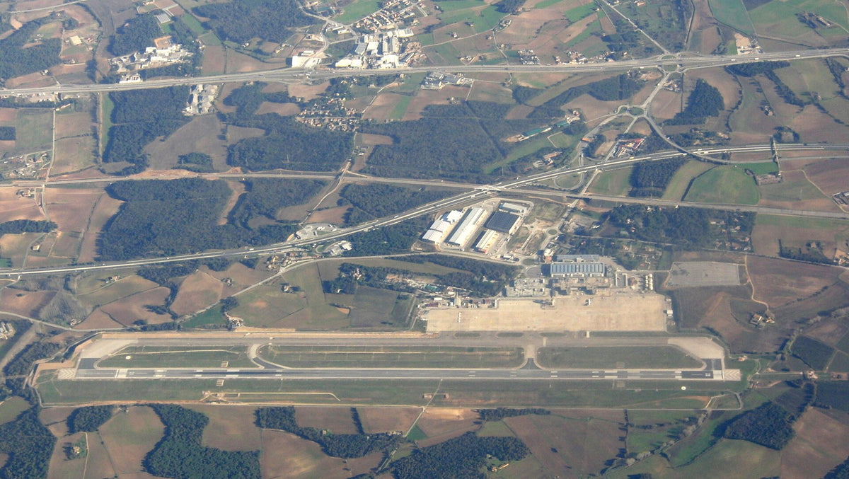 Girona-Costa Brava Airport — vue de l'aéroport