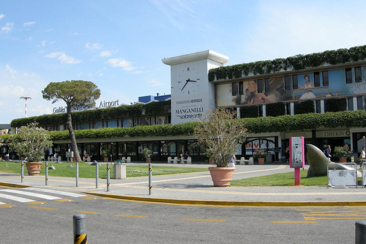 Pisa International Airport Galileo Galilei — vue de l'aéroport