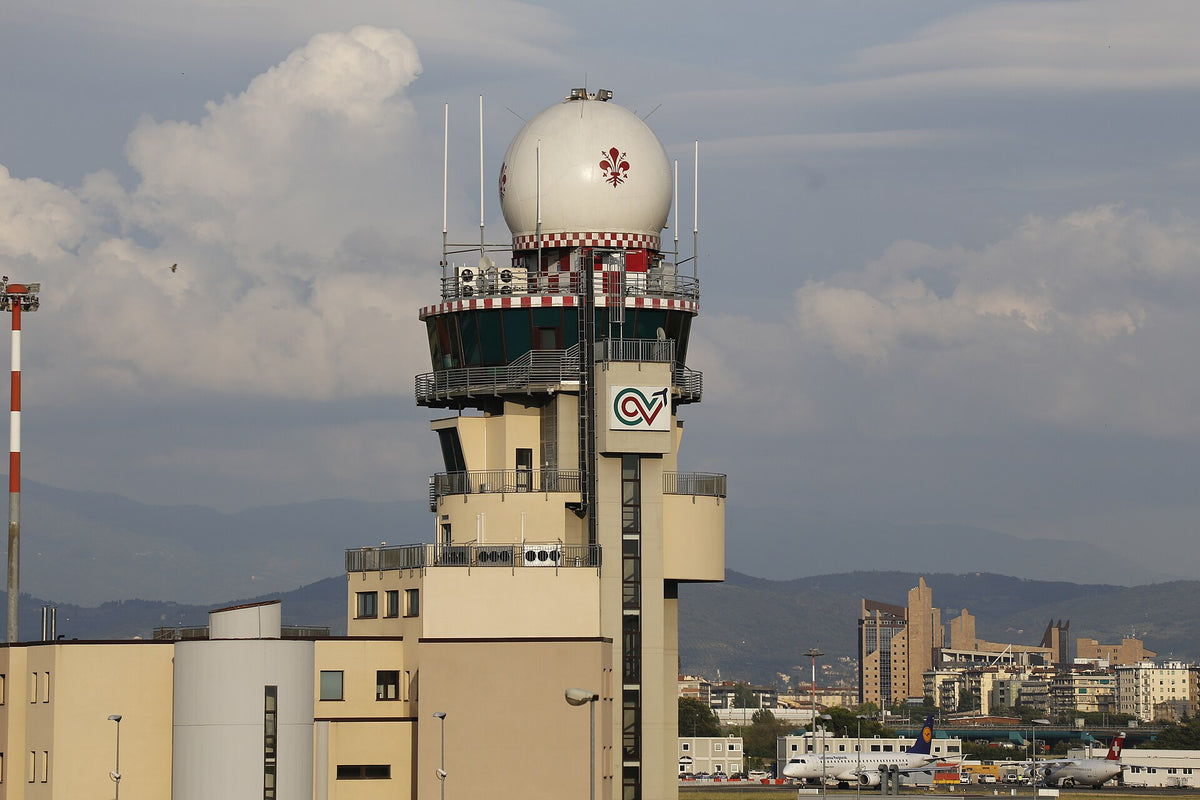 Florence Airport, Peretola - Amerigo Vespucci — vue de l'aéroport