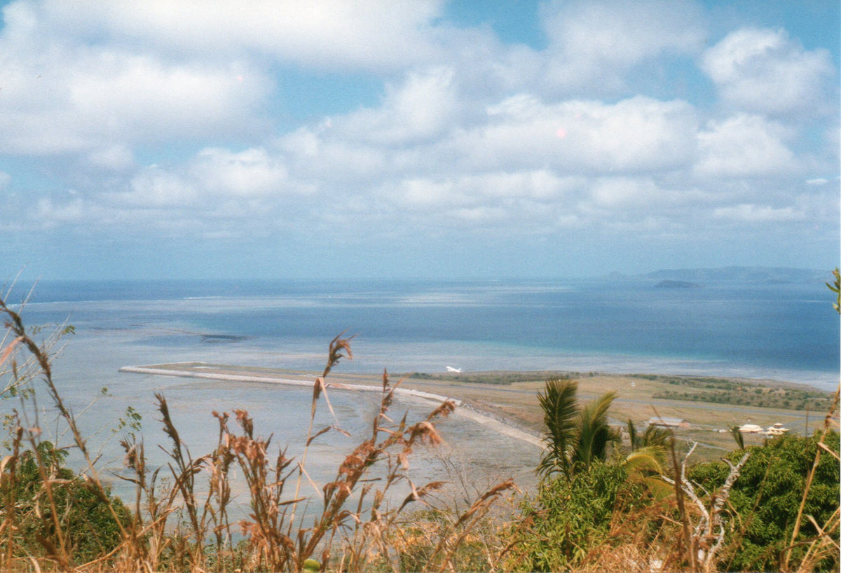 Aéroport de Mayotte - Marcel Henry (Dzaoudzi-Pamandzi) — vue de l'aéroport