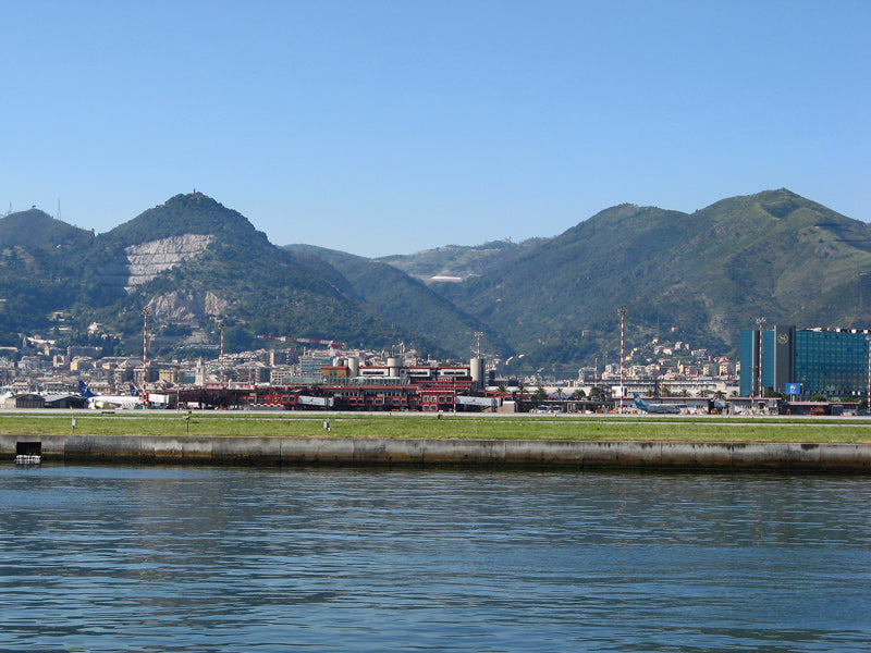 Aéroport de Gênes Cristoforo Colombo — vue de l'aéroport