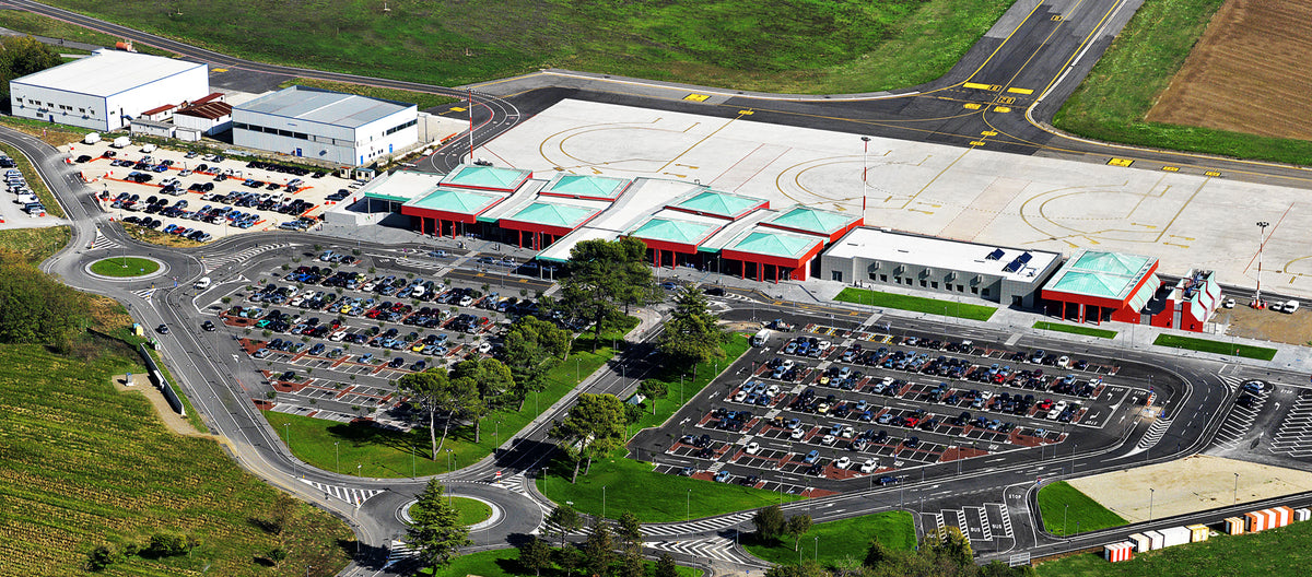 Perugia San Francesco d'Assisi – Umbria International Airport — vue de l'aéroport