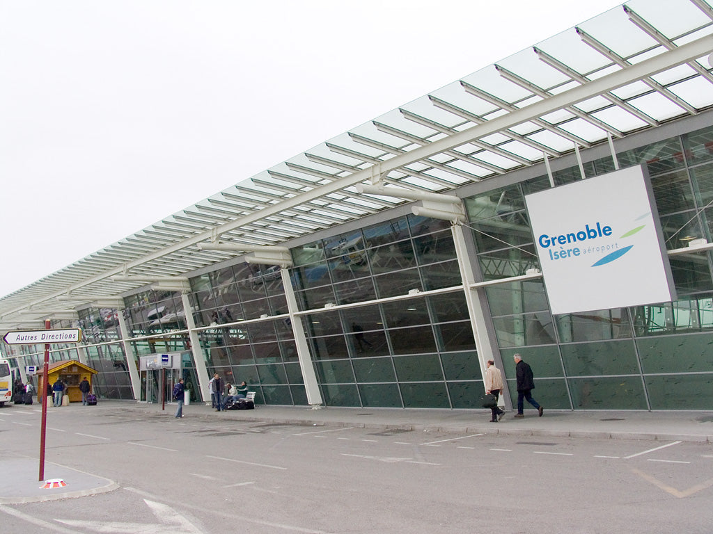 Aéroport Grenoble Alpes Isère — vue de l'aéroport