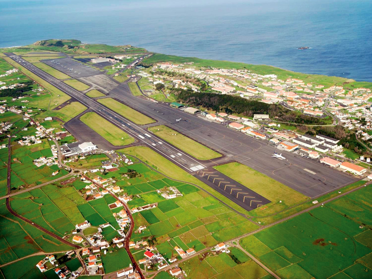 Aéroport de Lajes — vue de l'aéroport
