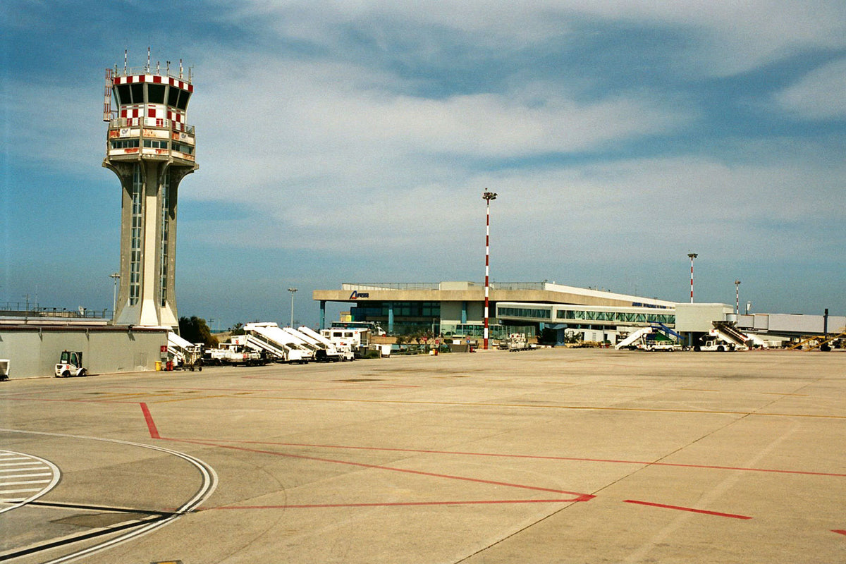 Aéroport Falcone-Borsellino de Palerme — vue de l'aéroport