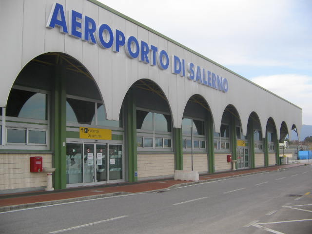 Aeroporto Salerno Costa d'Amalfi e del Cilento — vue de l'aéroport