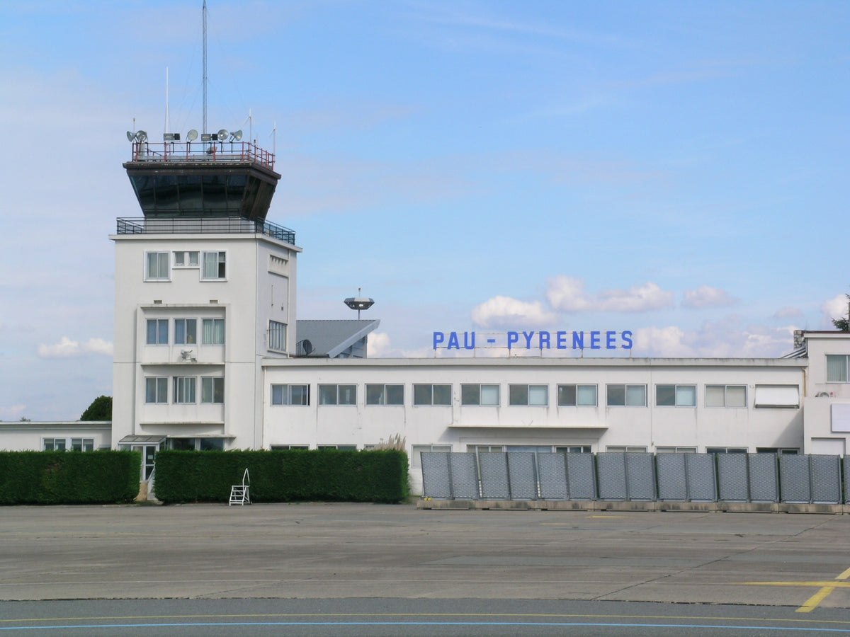 Aéroport Pau Pyrénées — vue de l'aéroport