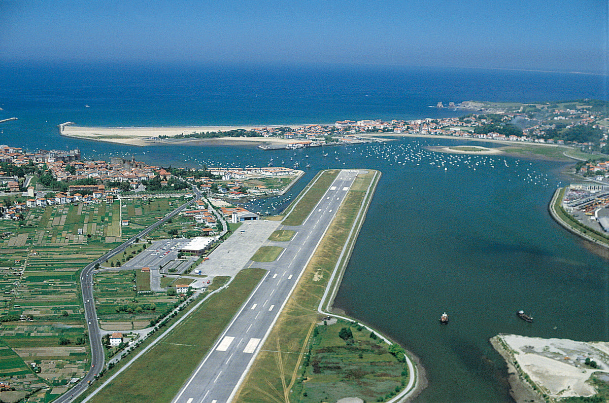 San Sebastián Airport — vue de l'aéroport